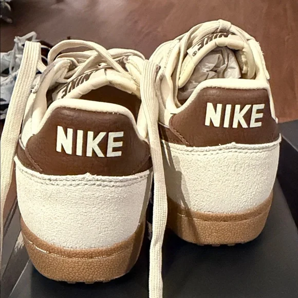 BRAND NEW Nike Field General in Cream and Brown - Picture 8 of 8